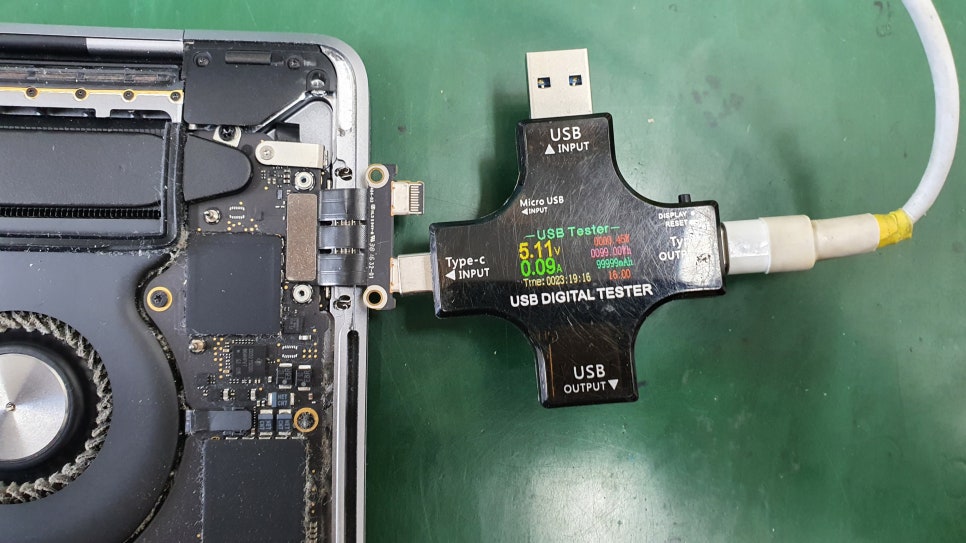 맥북프로 15인치 USB-C 타입 접촉불량, 전원 잭 교체로 해결한 실제 수리 과정
