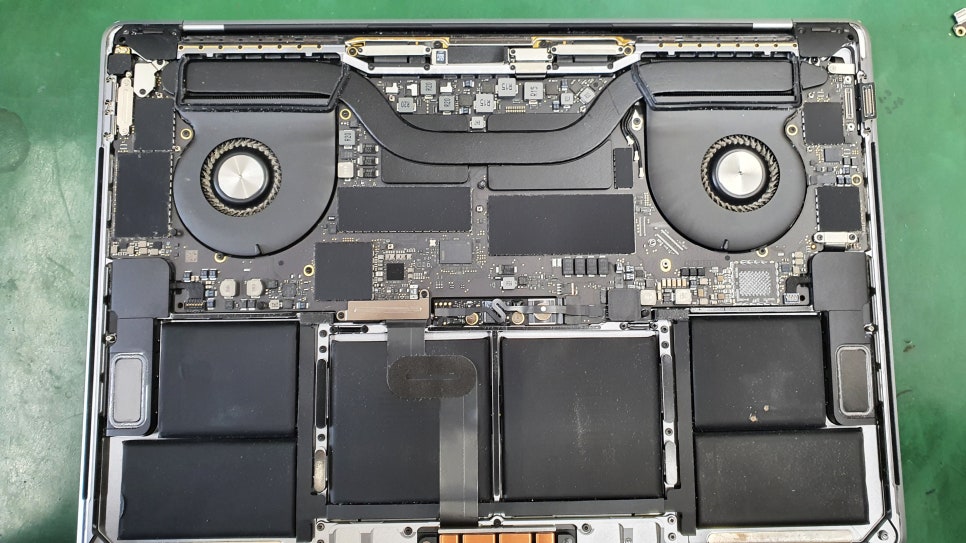 맥북프로 15인치 USB-C 타입 접촉불량, 전원 잭 교체로 해결한 실제 수리 과정