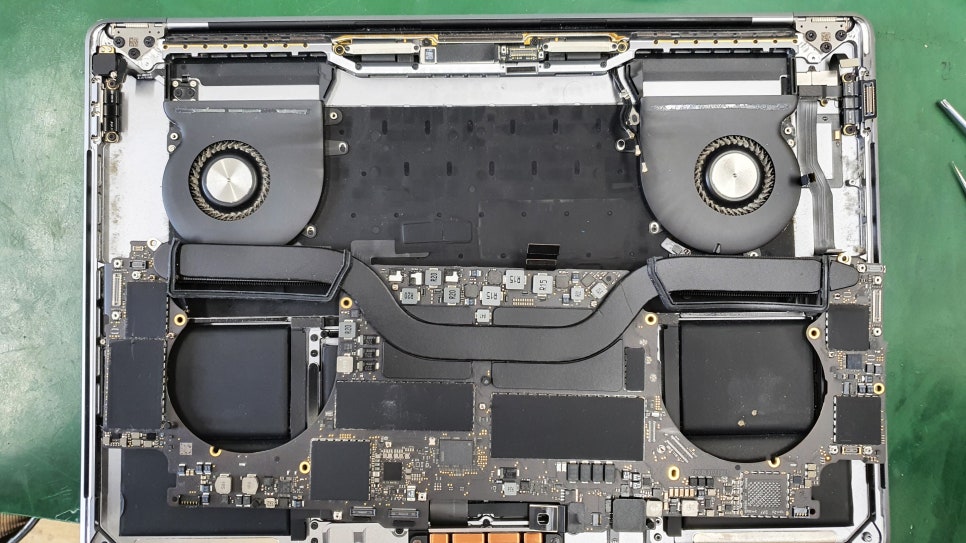 맥북프로 15인치 USB-C 타입 접촉불량, 전원 잭 교체로 해결한 실제 수리 과정